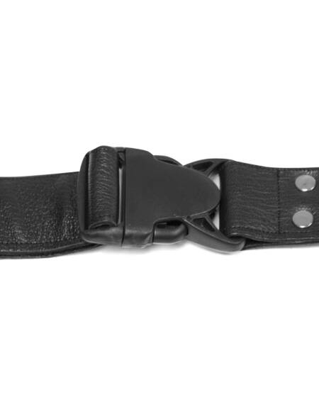 ARNÊS ARTESANAL EM COURO VERMELHO 3 CM/ M LULÚ LAFEM